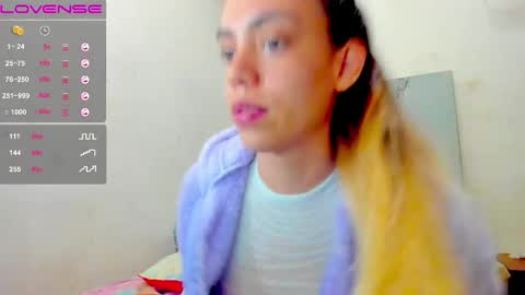 Snapshot of angel_blondie_ chatting on October 2025 02:28:02 AM Anglica online show from October 2025 02:28:02 AM