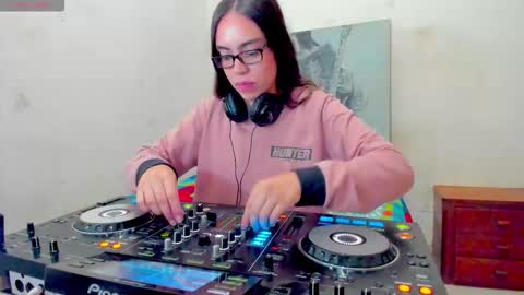 Snapshot of angel_blondie_ chatting on October 2025 02:12:01 AM Anglica online show from October 2025 02:12:01 AM