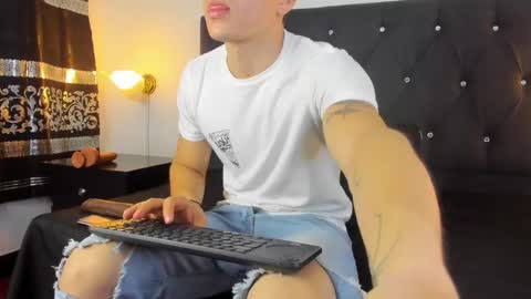 Angel Cuervo online show from February 2025 12:43:02 PM