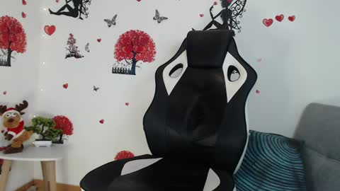 Snapshot of angel_curl chatting on February 2025 01:47:02 AM Angel Curl online show from February 2025 01:47:02 AM