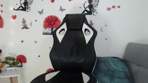 Snapshot of angel_curl chatting on February 2025 04:11:02 PM Angel Curl online show from February 2025 04:11:02 PM