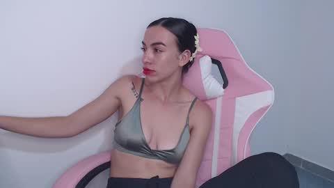 Snapshot of angel_girl10 chatting on November 2025 10:53:02 PM Angel Girl online show from November 2025 10:53:02 PM