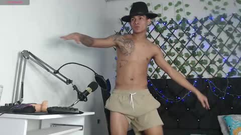 Angel online show from October 2025 08:43:01 PM