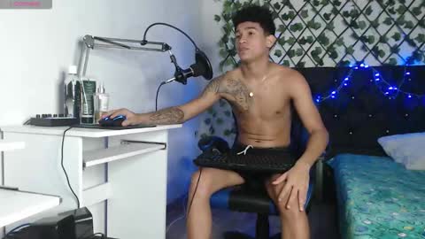 Angel online show from November 2025 10:01:02 PM