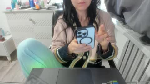 Snapshot of angel_lee__ chatting on January 2025 03:43:01 AM angel_lee__ online show from January 2025 03:43:01 AM