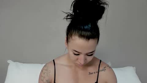 Snapshot of angel_martins chatting on December 2025 12:32:02 PM Angel online show from December 2025 12:32:02 PM