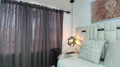 Nicolle  online show from December 2025 11:41:02 AM