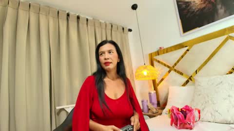 Nicolle  online show from December 2025 11:29:01 AM