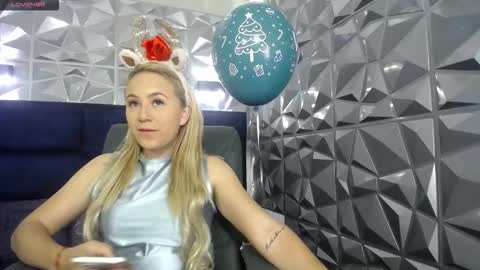 Snapshot of angel_white25 chatting on December 2025 11:50:01 AM Angel online show from December 2025 11:50:01 AM