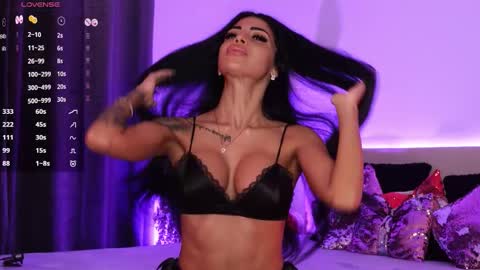 Angela online show from November 2025 02:17:02 PM