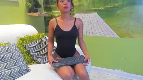 Snapshot of angela_rendon chatting on June 2026 11:08:02 AM angela_rendon online show from June 2026 11:08:02 AM