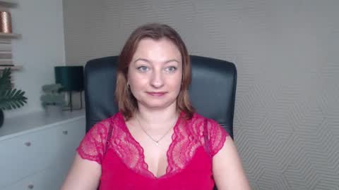 Angela online show from November 2025 06:47:02 AM