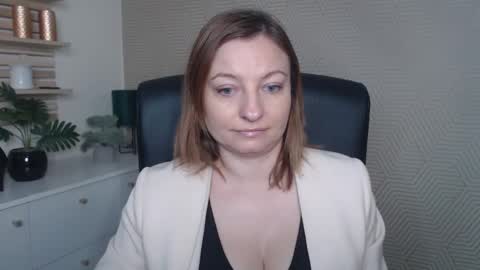 Angela online show from November 2025 06:30:02 AM