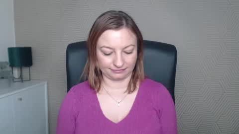 Angela online show from November 2025 06:40:02 AM