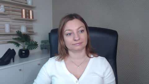 Angela online show from December 2025 06:41:01 AM