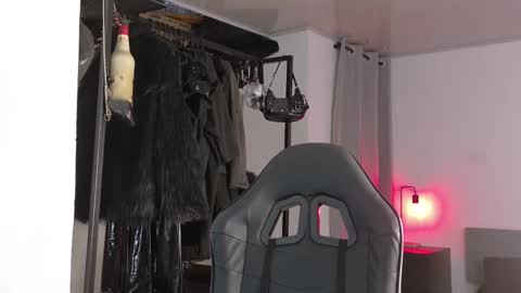 Angela help me reach 100 thumbs up online show from September 2025 10:57:02 PM