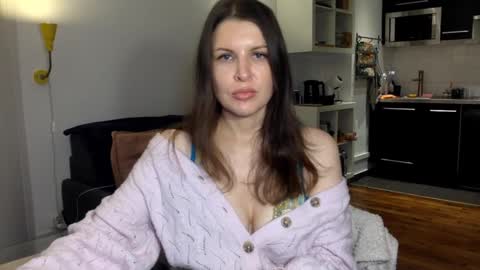 Angela online show from November 2025 03:54:01 PM