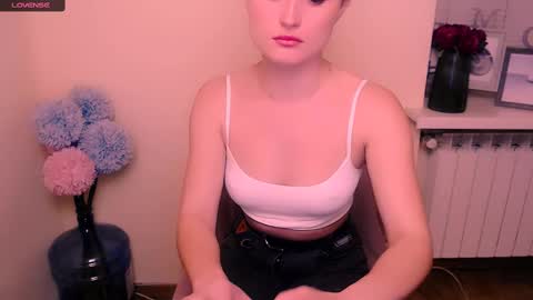 Snapshot of angelalice_ chatting on March 2025 08:35:01 AM Alice online show from March 2025 08:35:01 AM