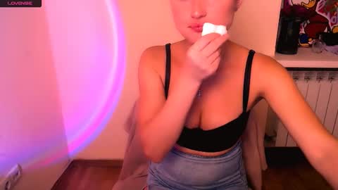 Snapshot of angelalice_ chatting on September 2025 10:20:02 AM Alice online show from September 2025 10:20:02 AM