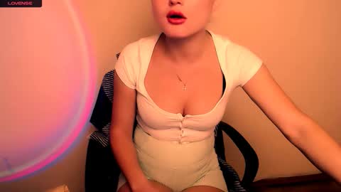 Snapshot of angelalice_ chatting on October 2025 09:22:01 AM Alice online show from October 2025 09:22:01 AM