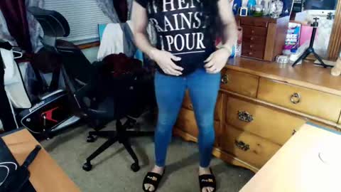 Angela Longcock online show from April 2026 03:10:01 AM