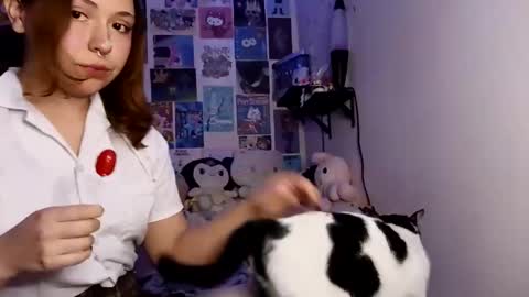 Snapshot of angelbunnybun chatting on January 2026 12:26:02 AM tell me bunny online show from January 2026 12:26:02 AM