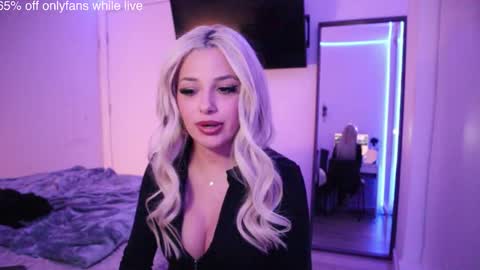 Snapshot of angelcookie chatting on March 2026 04:08:01 AM angelcookie online show from March 2026 04:08:01 AM