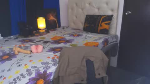 Snapshot of angelcumfallen chatting on January 2025 06:06:01 PM Angel online show from January 2025 06:06:01 PM