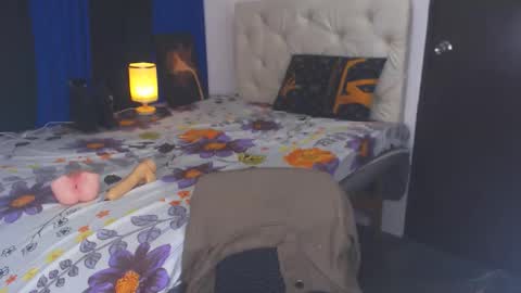 Snapshot of angelcumfallen chatting on February 2025 04:37:01 AM Angel online show from February 2025 04:37:01 AM