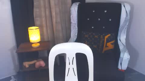 Snapshot of angelcumfallen chatting on February 2025 09:59:01 PM Angel online show from February 2025 09:59:01 PM