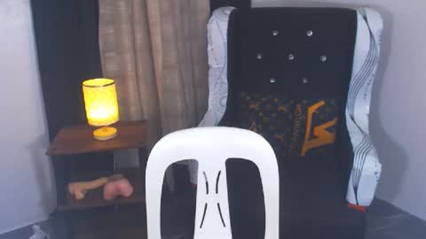 Snapshot of angelcumfallen chatting on February 2025 01:04:02 AM Angel online show from February 2025 01:04:02 AM