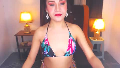 Snapshot of angelcumfallen chatting on February 2025 01:33:01 AM Angel online show from February 2025 01:33:01 AM