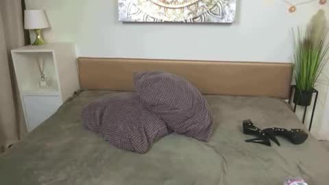 MercedesSilver online show from March 2026 10:05:02 PM