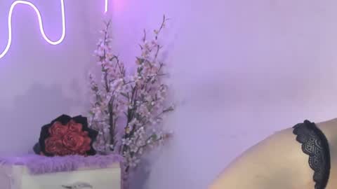 Carolina online show from February 2025 04:32:02 AM