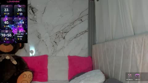 Carolina online show from November 2025 12:44:01 AM