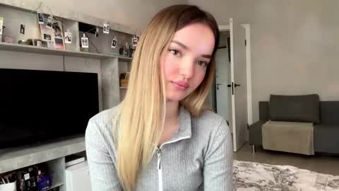 Angelia online show from March 2026 10:10:01 AM