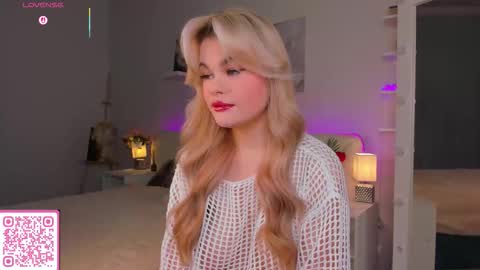 Snapshot of angelic_pricess chatting on January 2026 01:09:02 AM Emma online show from January 2026 01:09:02 AM