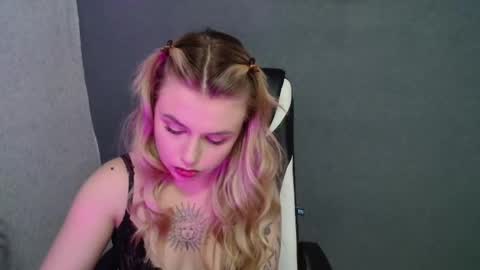 Snapshot of angelicablanch chatting on September 2025 09:16:01 PM angelicablanch online show from September 2025 09:16:01 PM