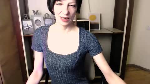 Angelina online show from November 2025 09:20:02 AM