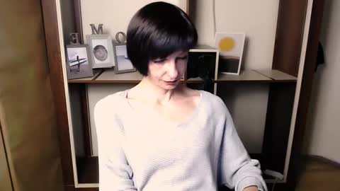 Angelina online show from December 2025 08:01:01 AM