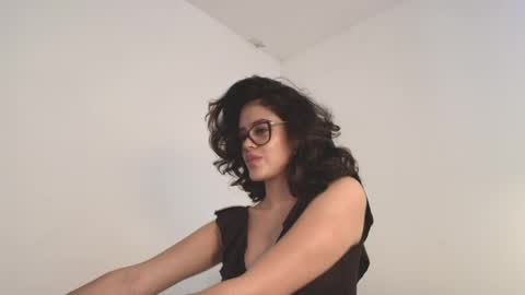 Snapshot of angelinarosss_ chatting on May 2026 07:42:02 PM online show from May 2026 07:42:02 PM