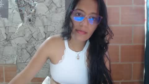Snapshot of angelitaa_hot chatting on February 2025 05:16:01 PM angela online show from February 2025 05:16:01 PM