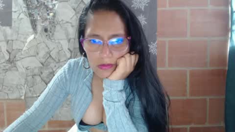 Snapshot of angelitaa_hot chatting on February 2025 09:18:01 PM angela online show from February 2025 09:18:01 PM