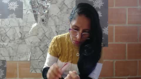 Snapshot of angelitaa_hot chatting on March 2025 03:07:01 PM angela online show from March 2025 03:07:01 PM