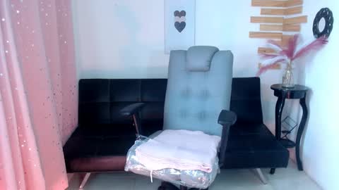 Snapshot of angelitaa_hot chatting on March 2025 08:09:02 PM angela online show from March 2025 08:09:02 PM