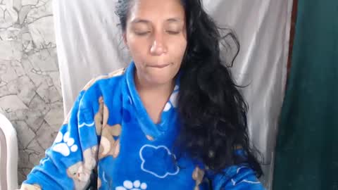 Snapshot of angelitaa_hot chatting on September 2025 02:33:02 AM angela online show from September 2025 02:33:02 AM