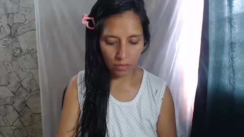 Snapshot of angelitaa_hot chatting on October 2025 05:54:02 PM angela online show from October 2025 05:54:02 PM