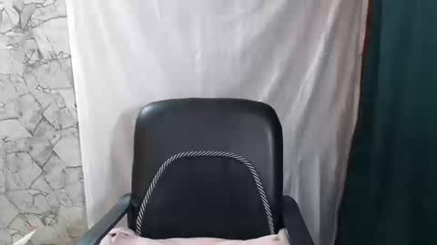 Snapshot of angelitaa_hot chatting on October 2025 01:17:02 AM angela online show from October 2025 01:17:02 AM