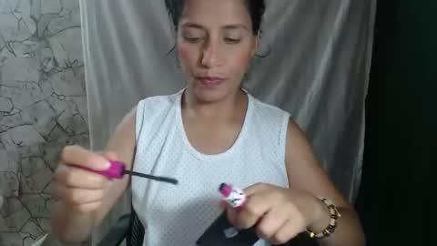 Snapshot of angelitaa_hot chatting on December 2025 12:26:02 AM angela online show from December 2025 12:26:02 AM