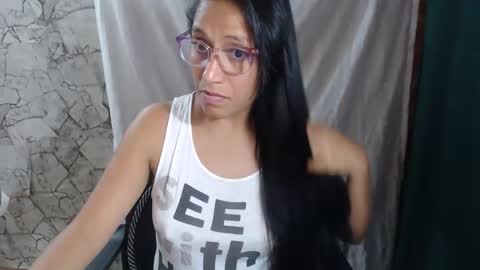 Snapshot of angelitaa_hot chatting on February 2026 01:01:02 AM angela online show from February 2026 01:01:02 AM